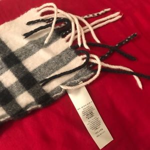 Burberry Classic Cashmere Scarf in Check