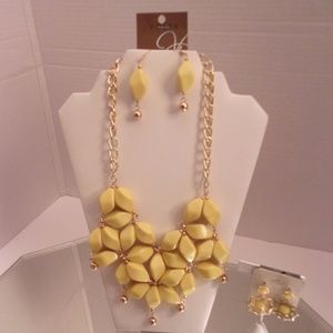 NWT DESIGNER VOLUPE NECKLACE & EARRINGS RETAIL $41