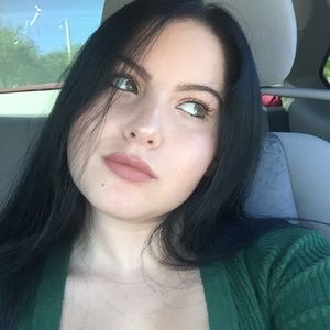 Meet your Posher, Daniela