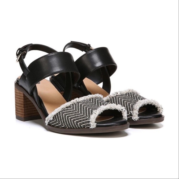 NIB Raw Edge Leather Chunky Heel Peep Toe Sandal - Picture 2 of 5