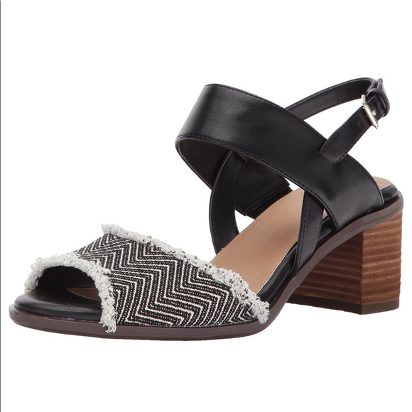 NIB Raw Edge Leather Chunky Heel Peep Toe Sandal - Picture 3 of 5