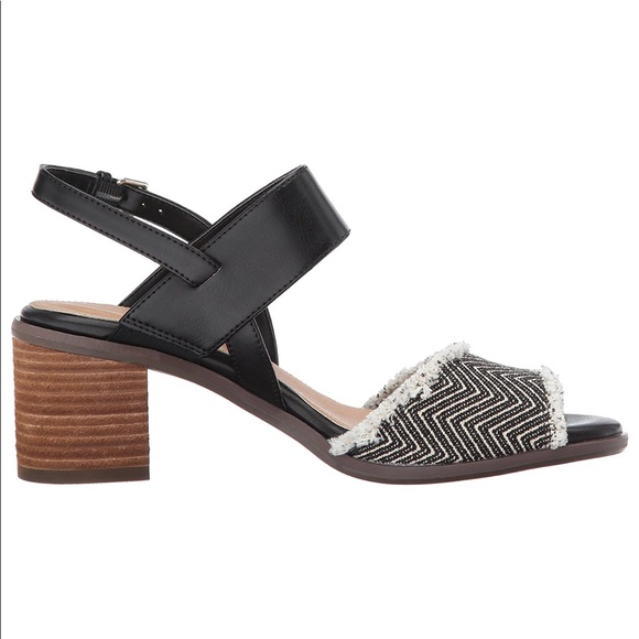 NIB Raw Edge Leather Chunky Heel Peep Toe Sandal - Picture 4 of 5