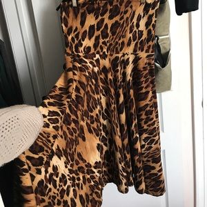 Adorable leopard flair skirt. Knee length