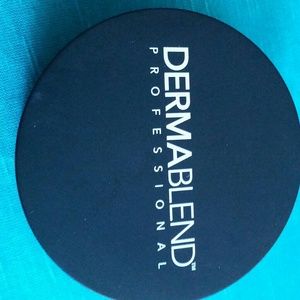 Dermablend Intense PowderCamo in OLIVE