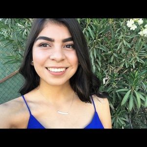 Meet your Posher, Isela