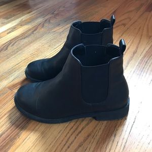 Divided black ankle boots
