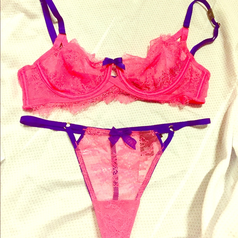 NWT Victoria secret unlined bra set