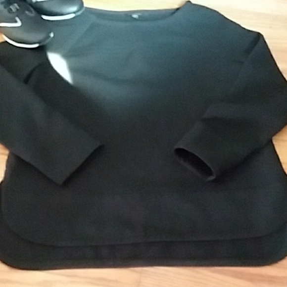 Banana Republic black boat neck high low top - Picture 5 of 5