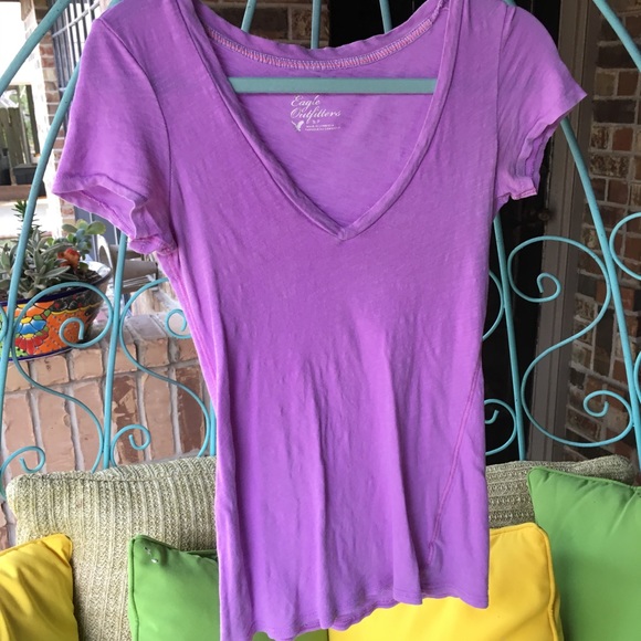 American Eagle Outfitters Tops - 💜Valentines Day American Eagle Tee🎀