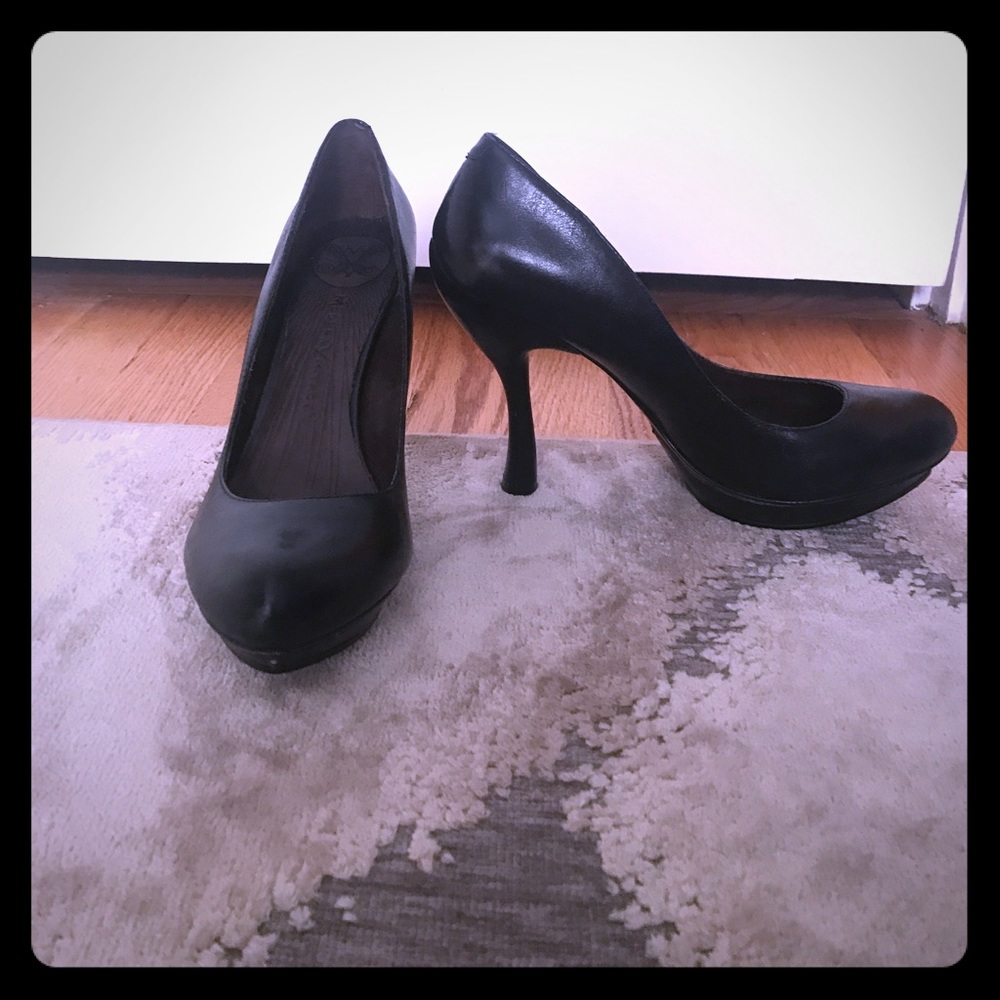 Black Leather Modern Vintage Heels Size 8