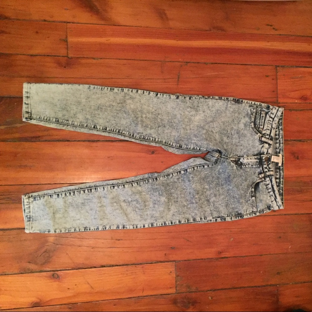 🔴 Forever 21 Cropped (Ankle) Acid Wash Jeans