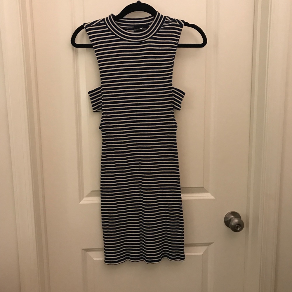 Sleeveless dress with side cutout details