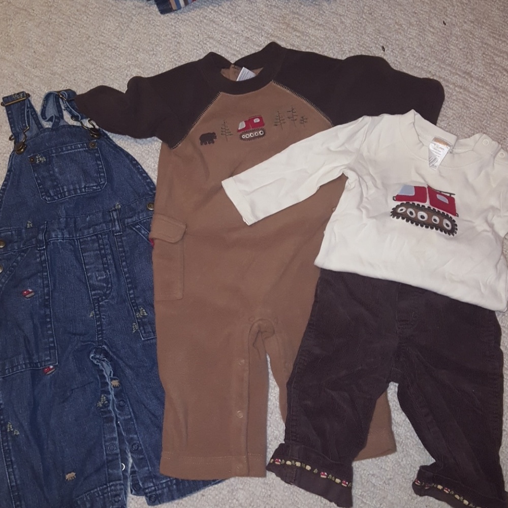 Gymboree bulldozer 5 peice set and 2 pairs socks