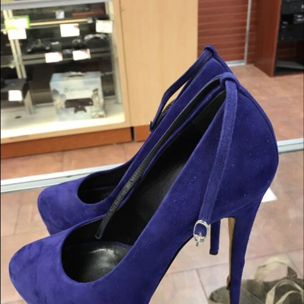 Giuseppe Zanottii ankle strap pump- size 38.5