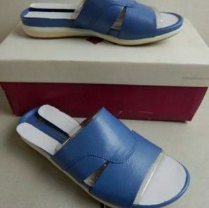 Naturalizer Women's Subtle Flat Sandal, Size 6.5M