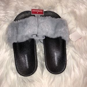 NWT Fuzzy Grey Slippers Size 7