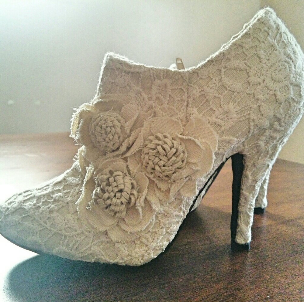 Retro Victorian Lace Booties w/o Applique Flowers