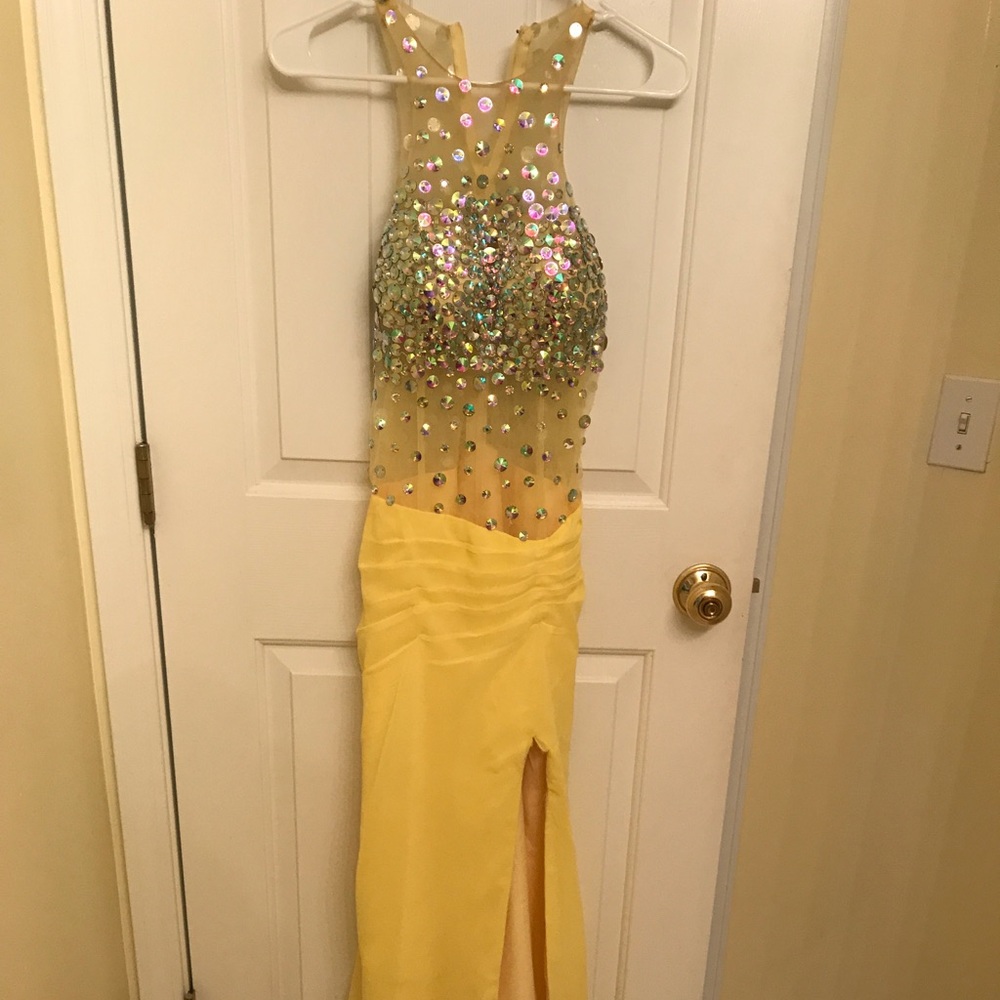 Yellow mermaid prom dress size 2/4
