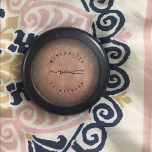 Mac soft and gentle highlighter