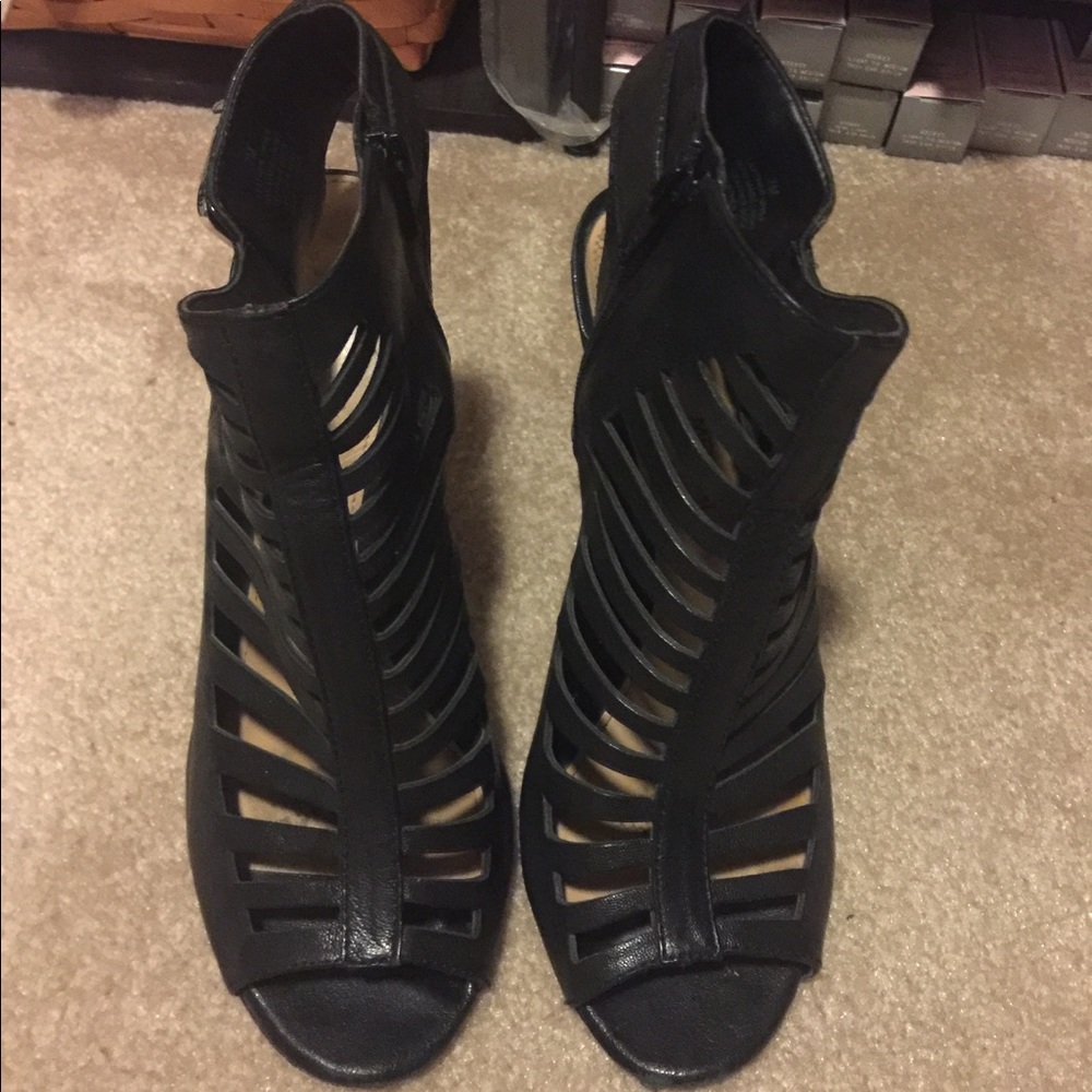 Antonio Melani fashion heels in black