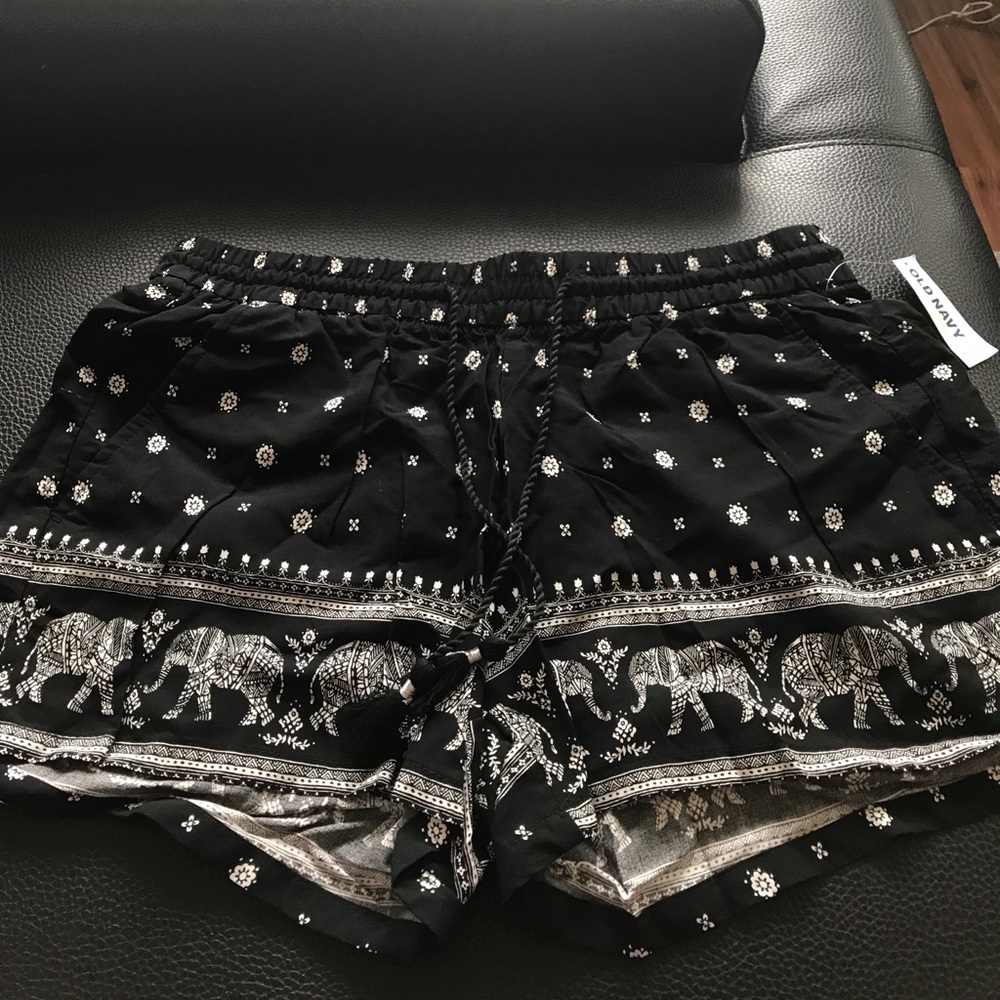 🆕 Old Navy Shorts- Medium- elephants