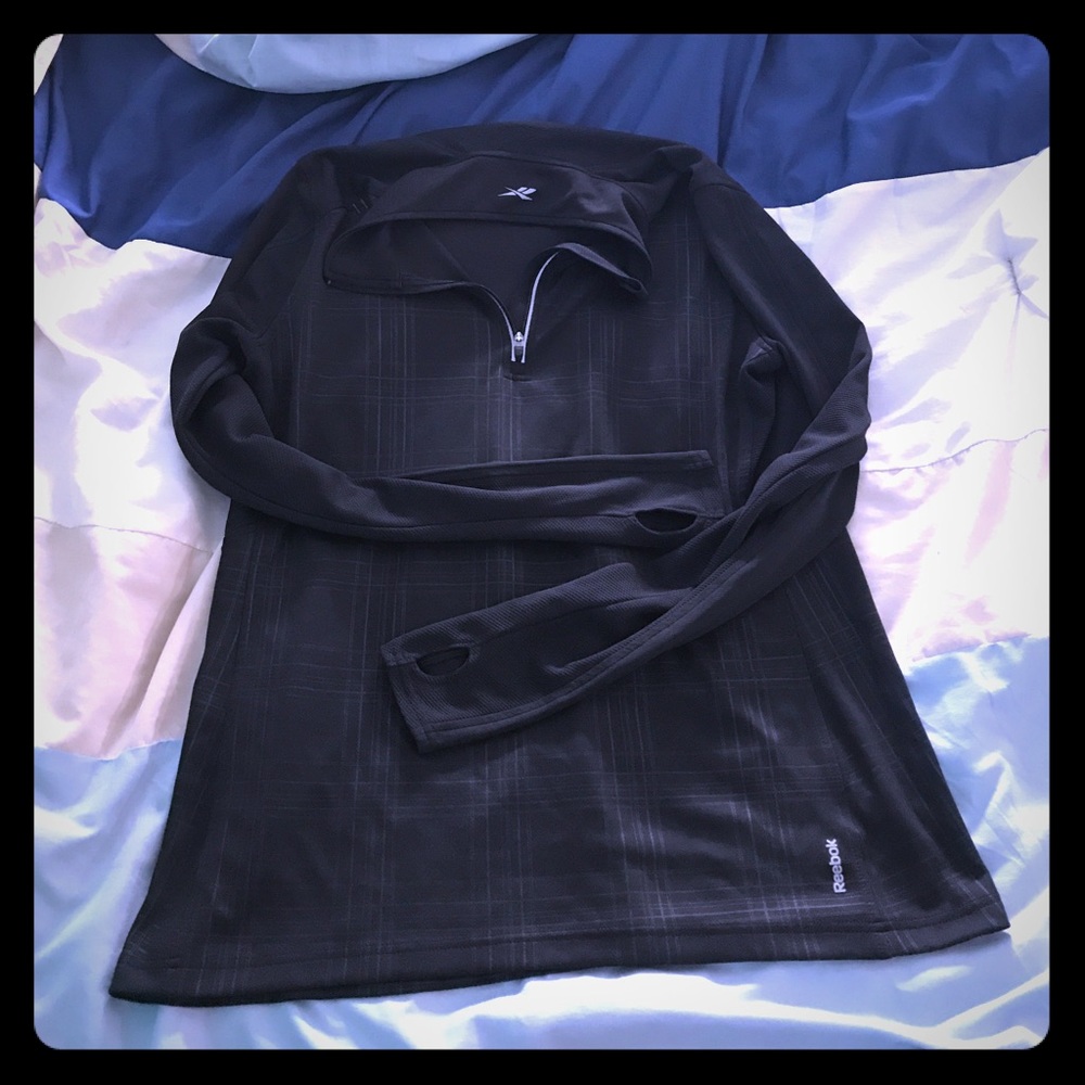 Thumb hole pullover