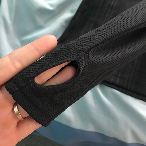 Thumb hole pullover - Picture 2 of 5