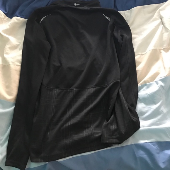 Thumb hole pullover - Picture 3 of 5