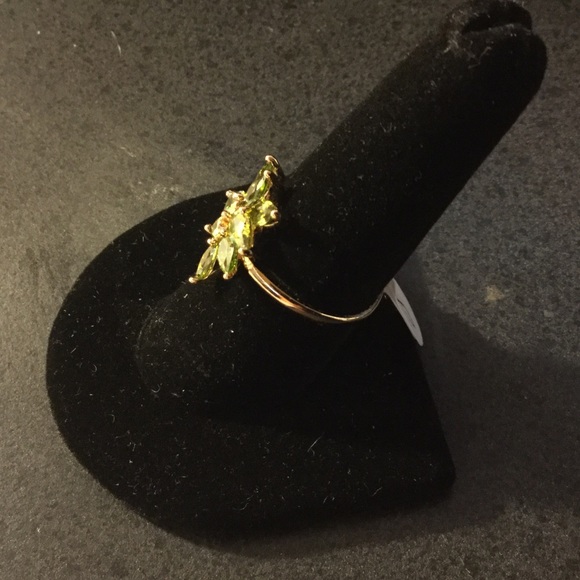 NWOT Women's Peridot And Gold Ring Size 8. - Picture 4 of 7