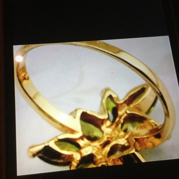 NWOT Women's Peridot And Gold Ring Size 8. - Picture 5 of 7