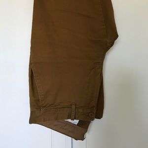 J. Crew Pants - Jcrew Men's broken in chinos 33x32 J. Crew Pants - Jcrew Men's broken in chinos 33x32