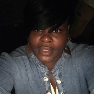 Meet your Posher, Ebony