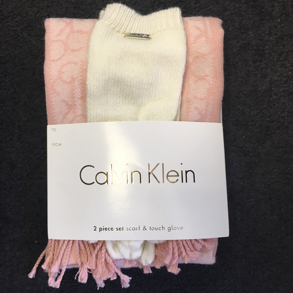 Calvin Klein 2 Piece Set Scarf & Touch Glove