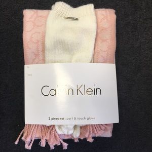 Calvin Klein 2 Piece Set Scarf & Touch Glove