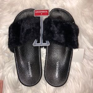 NWT Fuzzy Black Slippers Size 7