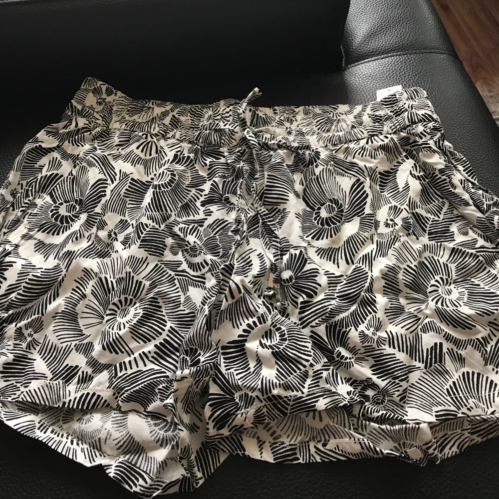 Brand NWT- old navy soft shorts -medium