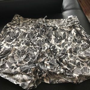 Brand NWT- old navy soft shorts -medium