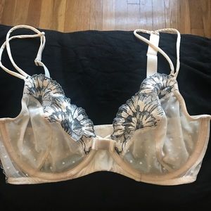Wacoal unlined bra size 32DD (LIKE NEW)