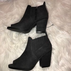 NWT Open Toe Booties Size 7.5