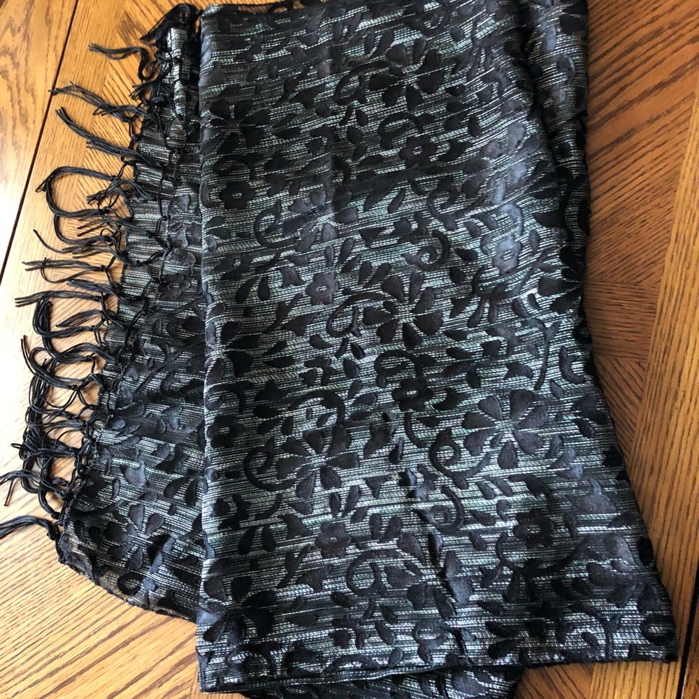 Vintage Black & Silver SCARF WRAP - Picture 6 of 7