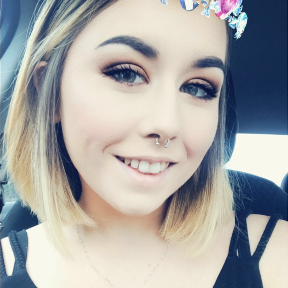 Meet your Posher, Tia