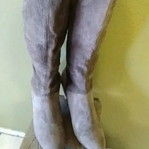 Beige suede boot
