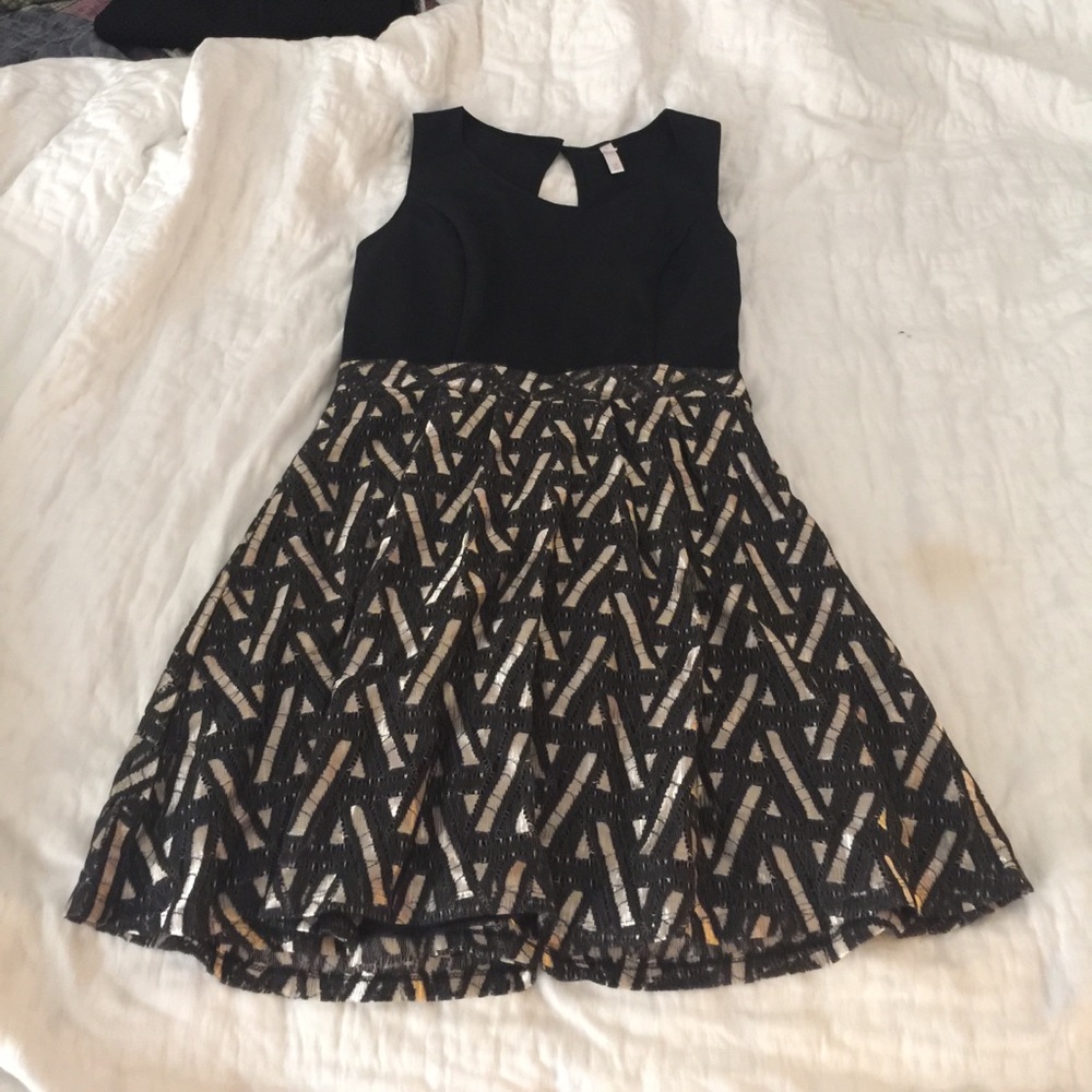 Great holiday dress in black and gold