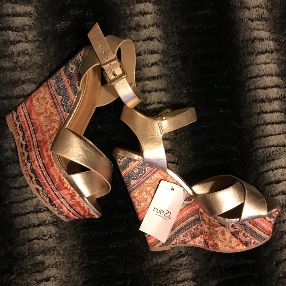 RUE 21 WEDGES