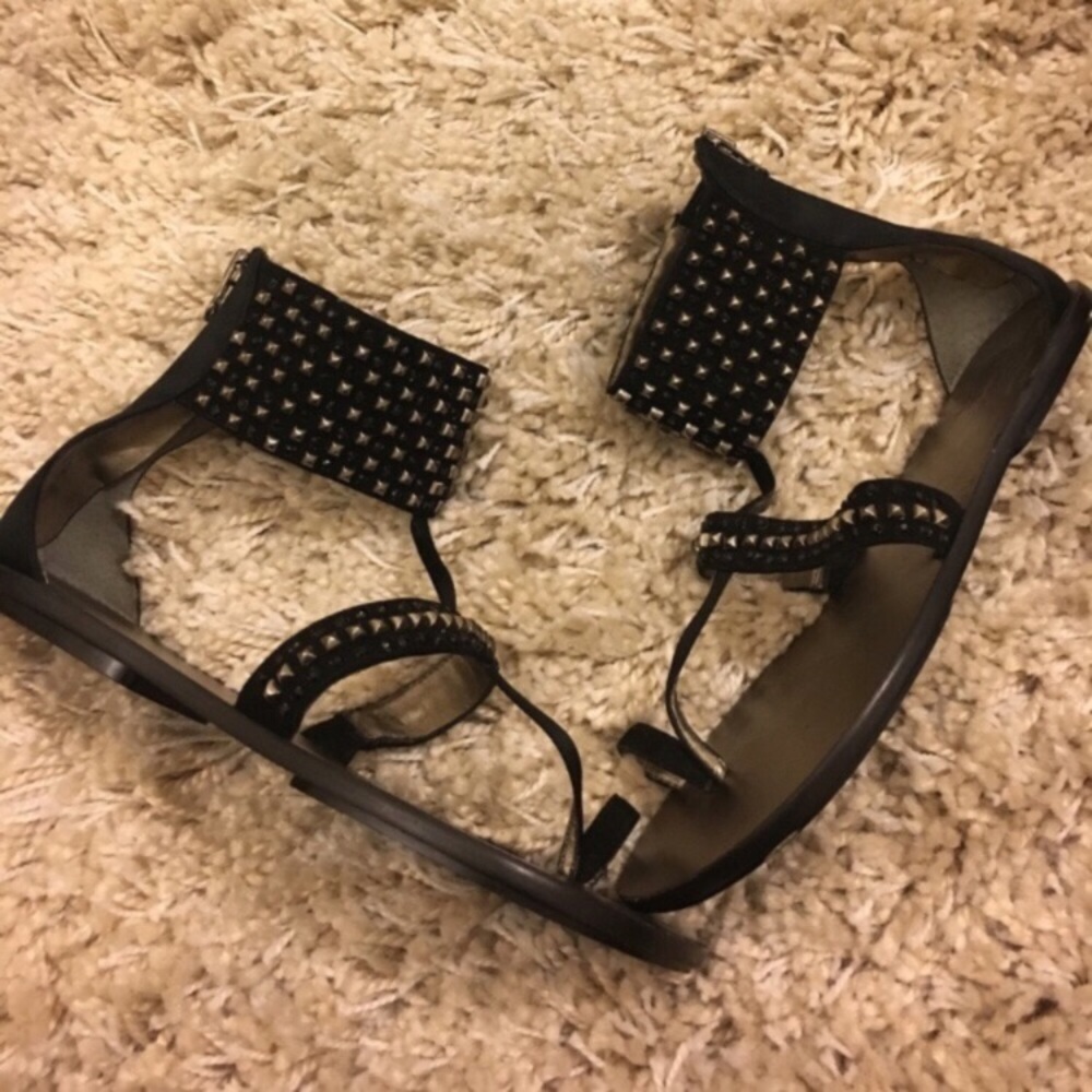 Beautiful Pelle Moda Rockstud Sandals. Size 8.