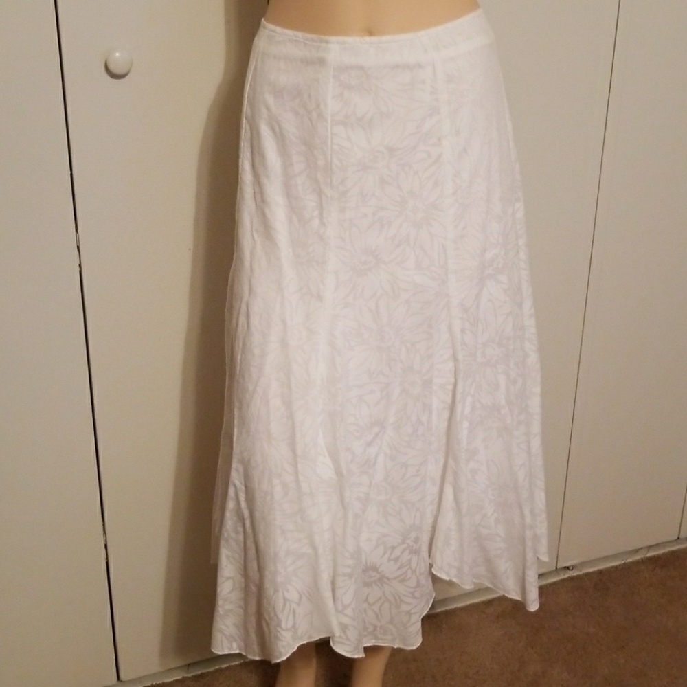Gorgeous White Patterned Handkerchief Skirt