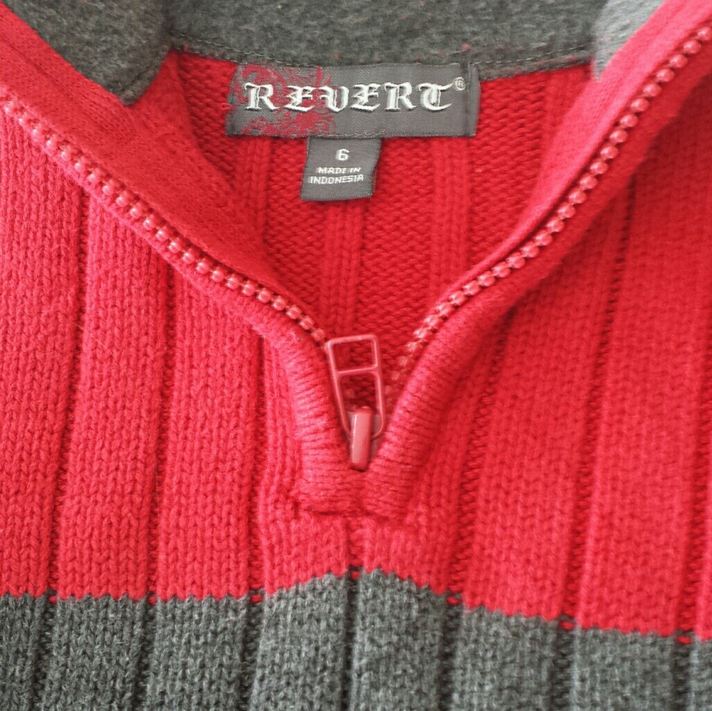 Red sweater - Picture 2 of 4