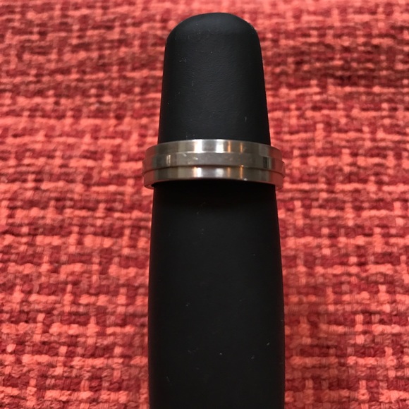 Men’s Size 10 Titanium Ring - Picture 1 of 3