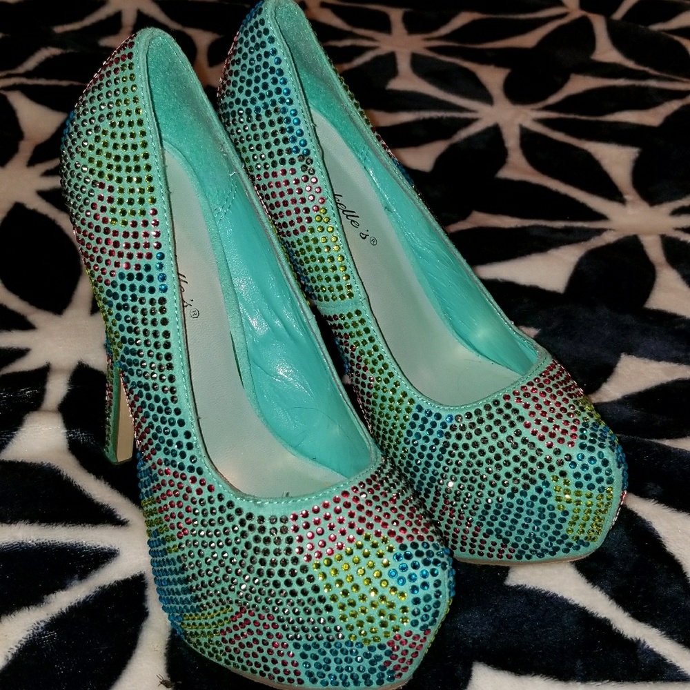 NWTB Breckelles rhinestone heels sz 6