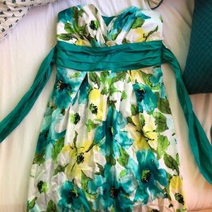 Strapless floral cocktail dress👗